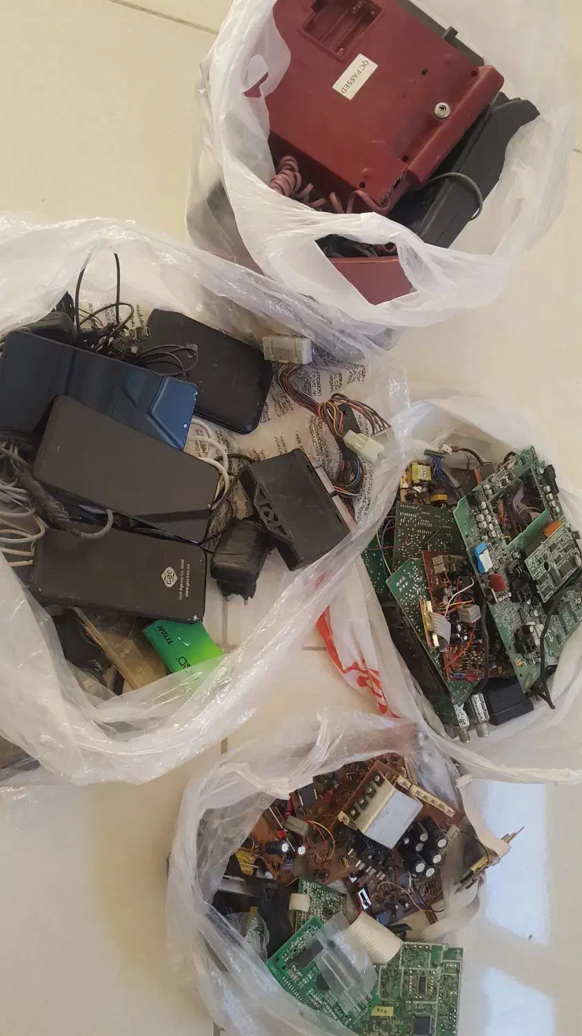 فروش چندکیلو برد یا بورد لوازم الکترونیکی|لوازم جانبی موبایل و تبلت|شیراز, شهرک گلستان شمالی|دیوار