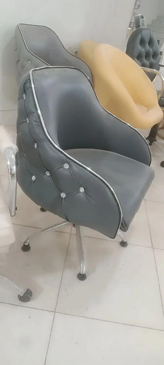 تجهیزات آرایشگاهی به قیمت فاکتور|آرایشگاه و سالن‌های زیبایی|قم, انسجام|دیوار