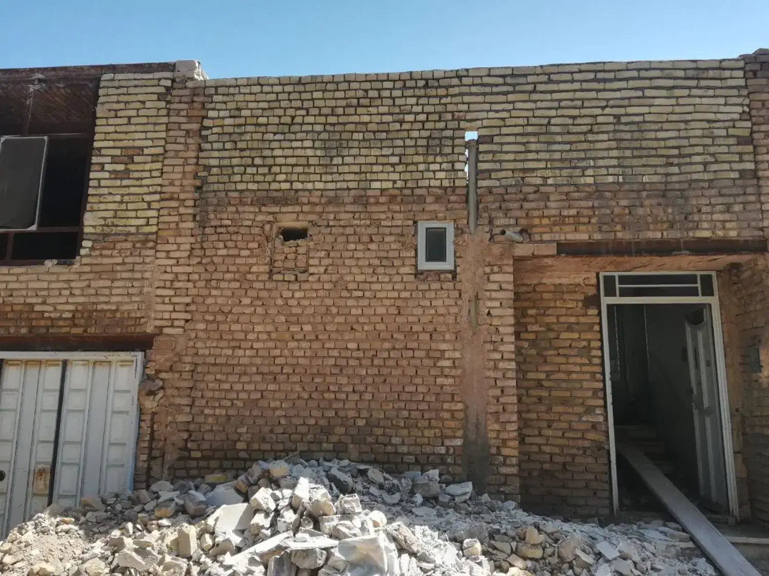 فروش منزل مسکونی خیابان شهدا بعلت مهاجرت|فروش خانه و ویلا|انار, |دیوار