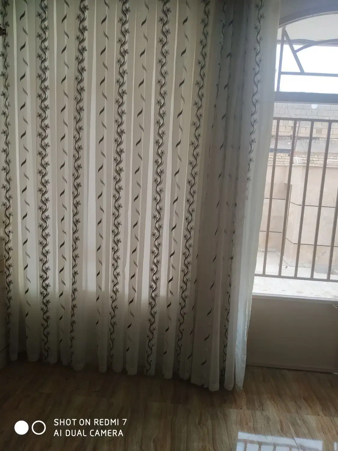 پرده|پرده، رانر، رومیزی|برخوار, |دیوار