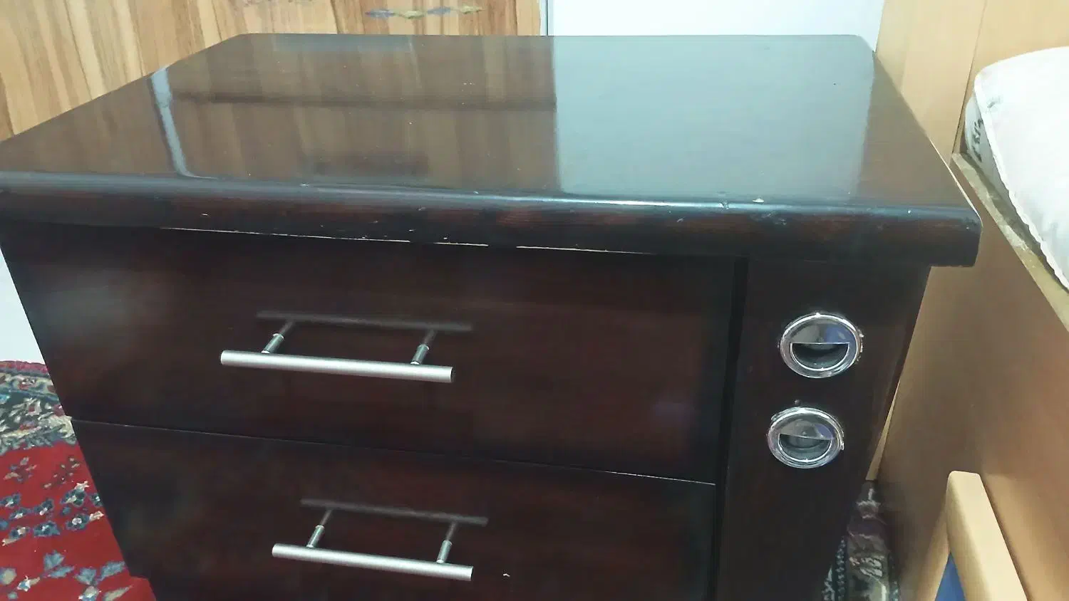 تخت خواب دونفره به همراه آینه درایور و پاتختی|تخت و سرویس خواب|بیرجند, |دیوار