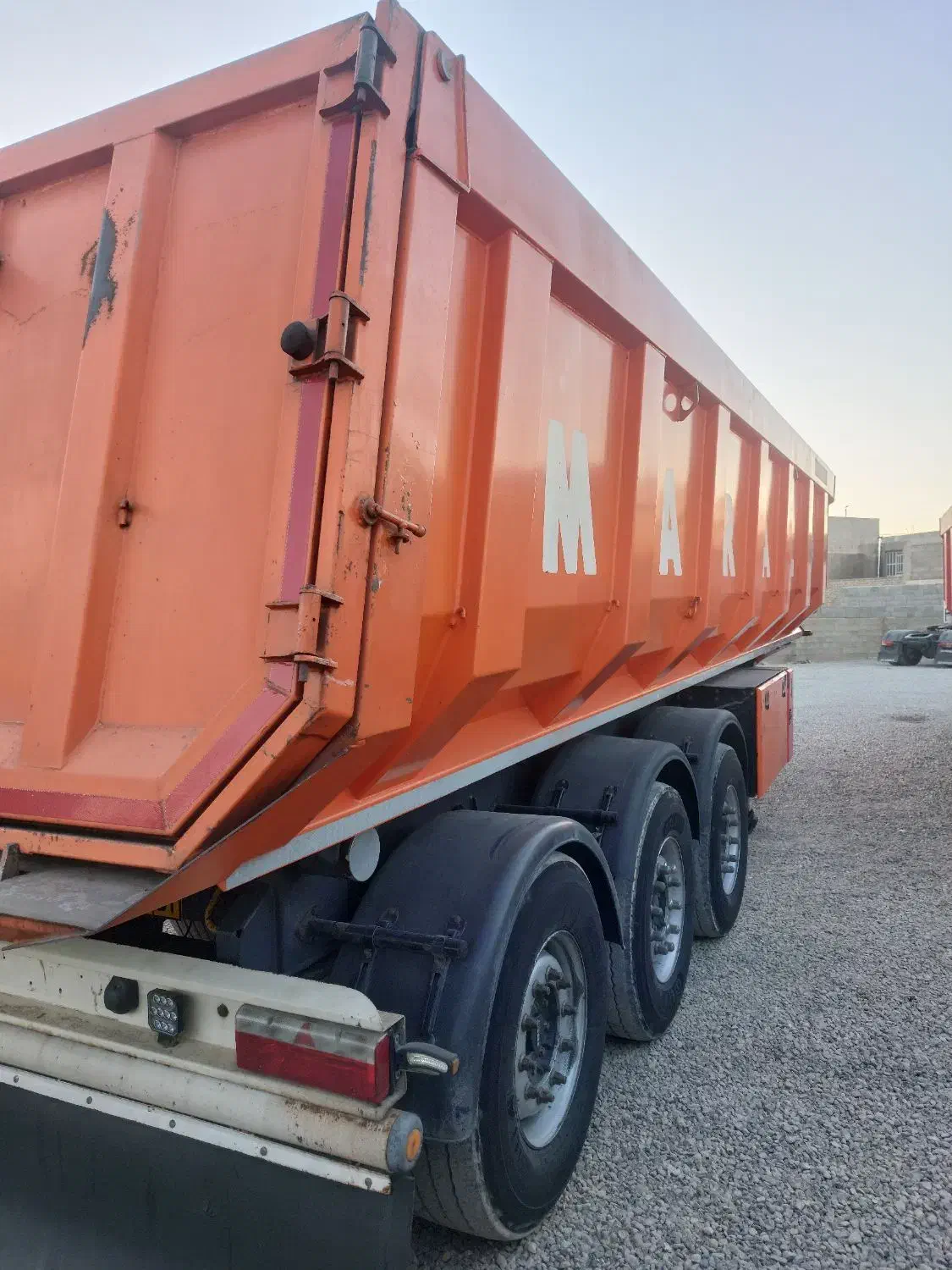 تریلی کمپرسی سه محور شرکتی مارال|خودرو سنگین|ابرکوه, |دیوار