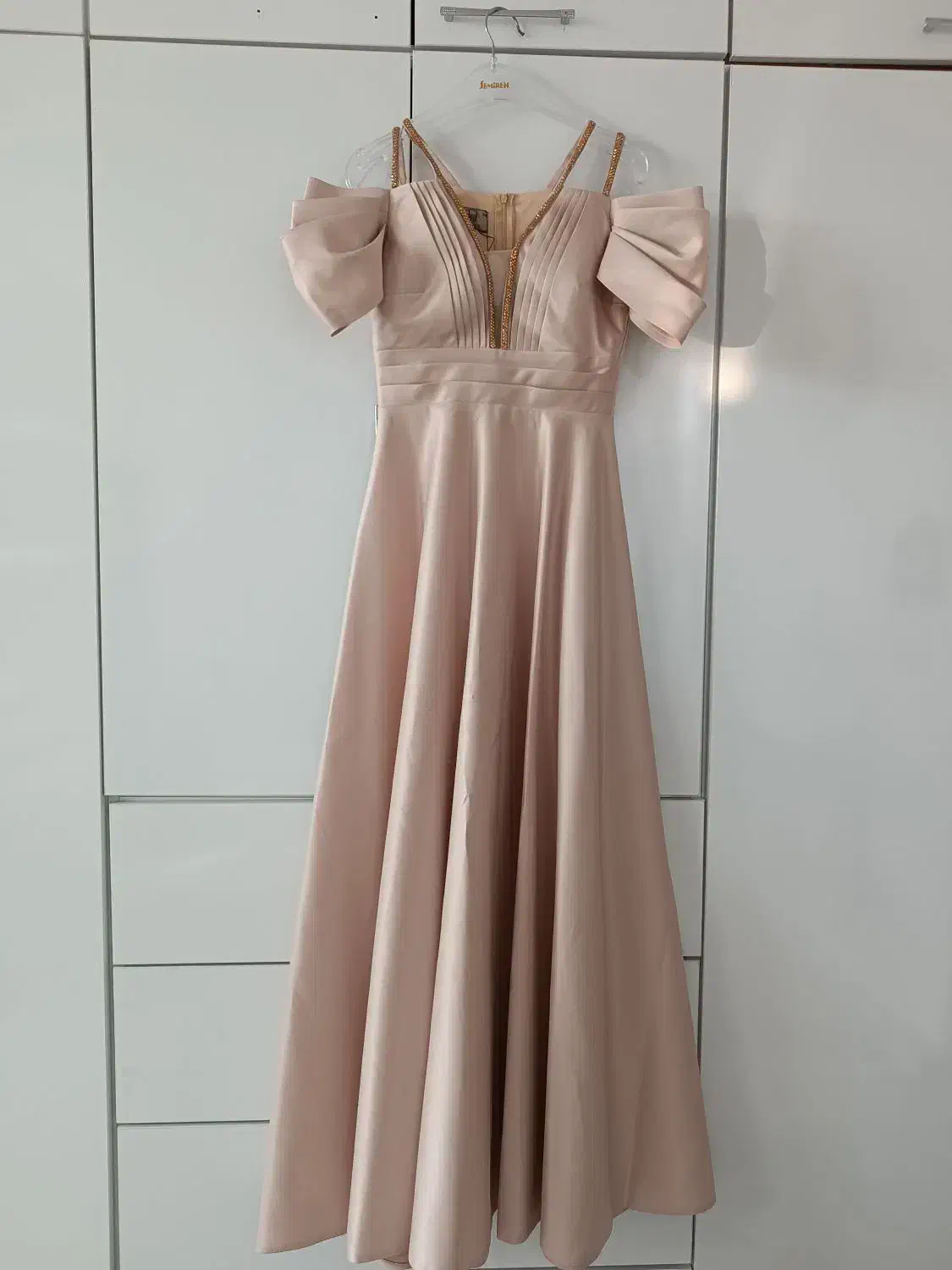 لباس مجلسی|لباس|تاکستان, |دیوار