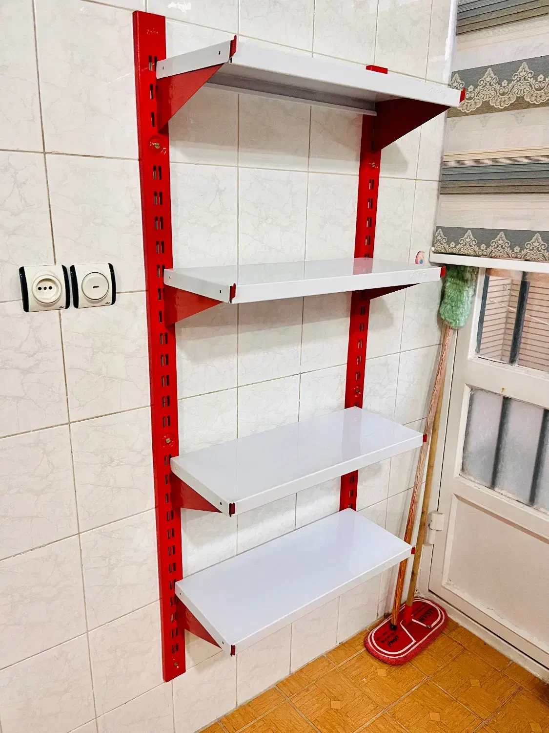 شلف قفسه|کتابخانه، شلف، قفسه‌های دیواری|قم, امامزاده ابراهیم|دیوار