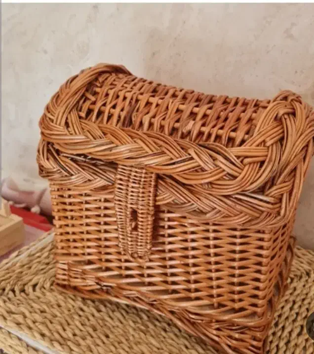 صندوقچه حصیری کوچک|کلکسیون اشیاء عتیقه|همدان, |دیوار