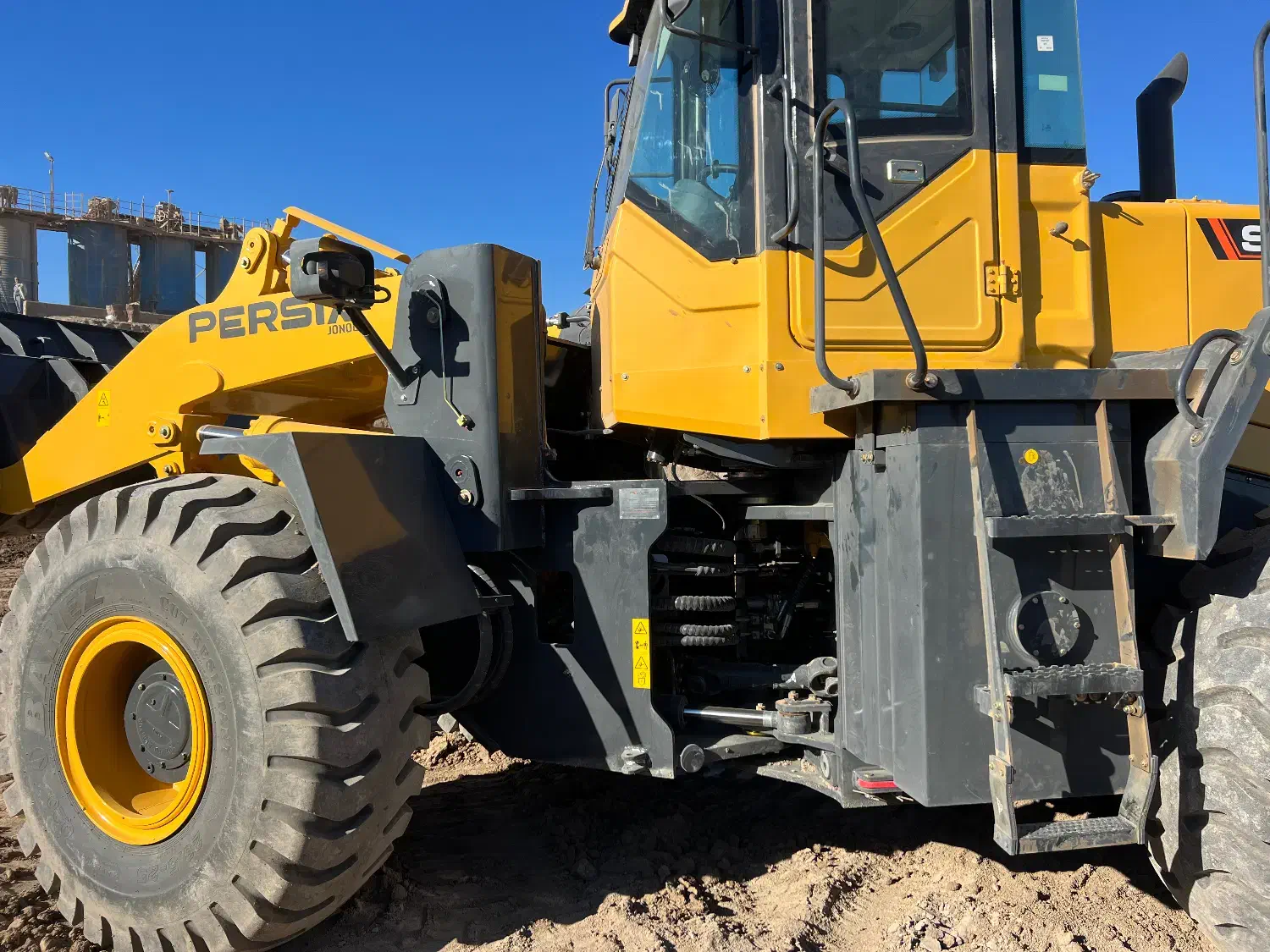 نیاز به راننده لودر و تانکر ابپاش|استخدام حمل و نقل|رفسنجان, |دیوار