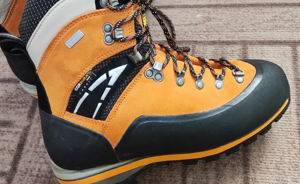 کفش کوهنوردی|کیف، کفش، کمربند|سنندج, |دیوار