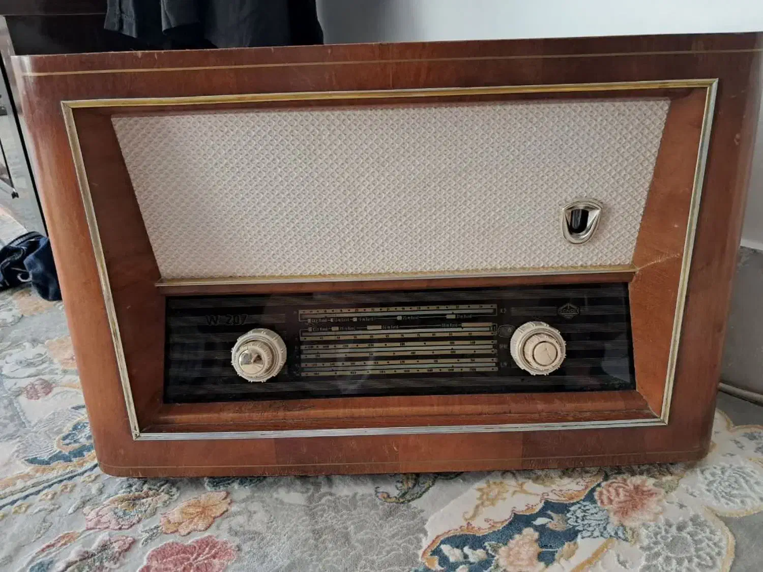 رادیو قدیمی سالم|کلکسیون اشیاء عتیقه|بیرجند, |دیوار