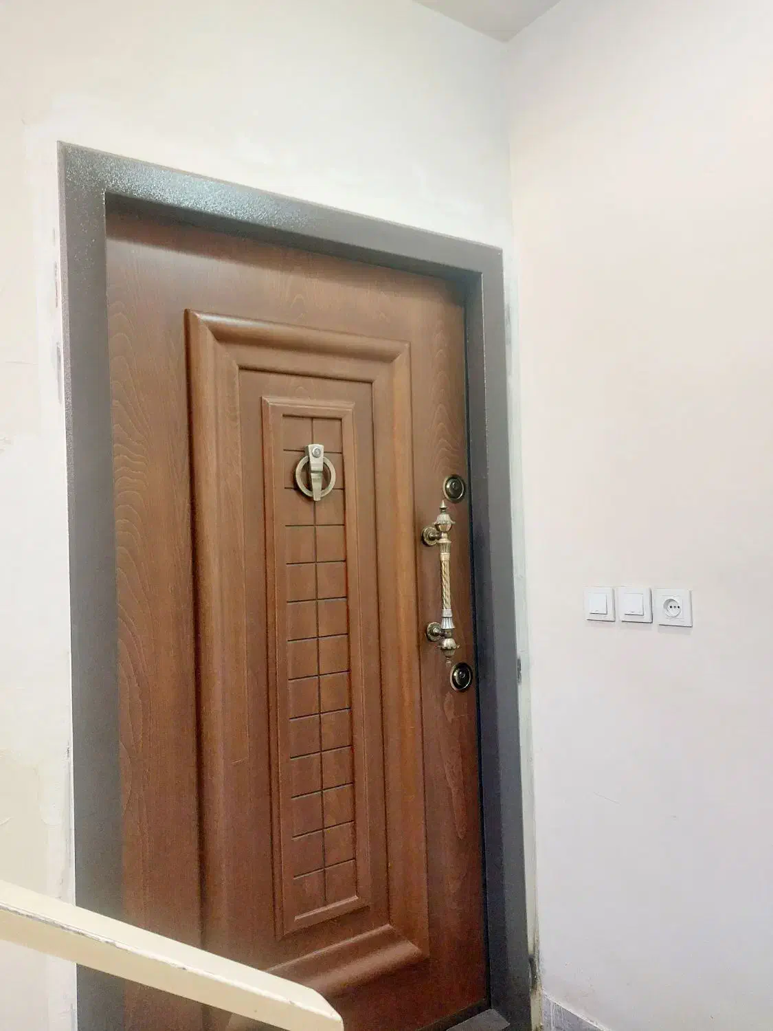 90متر واحد آپارتمانی نورگیر با 13متر بالکن خ خبازی