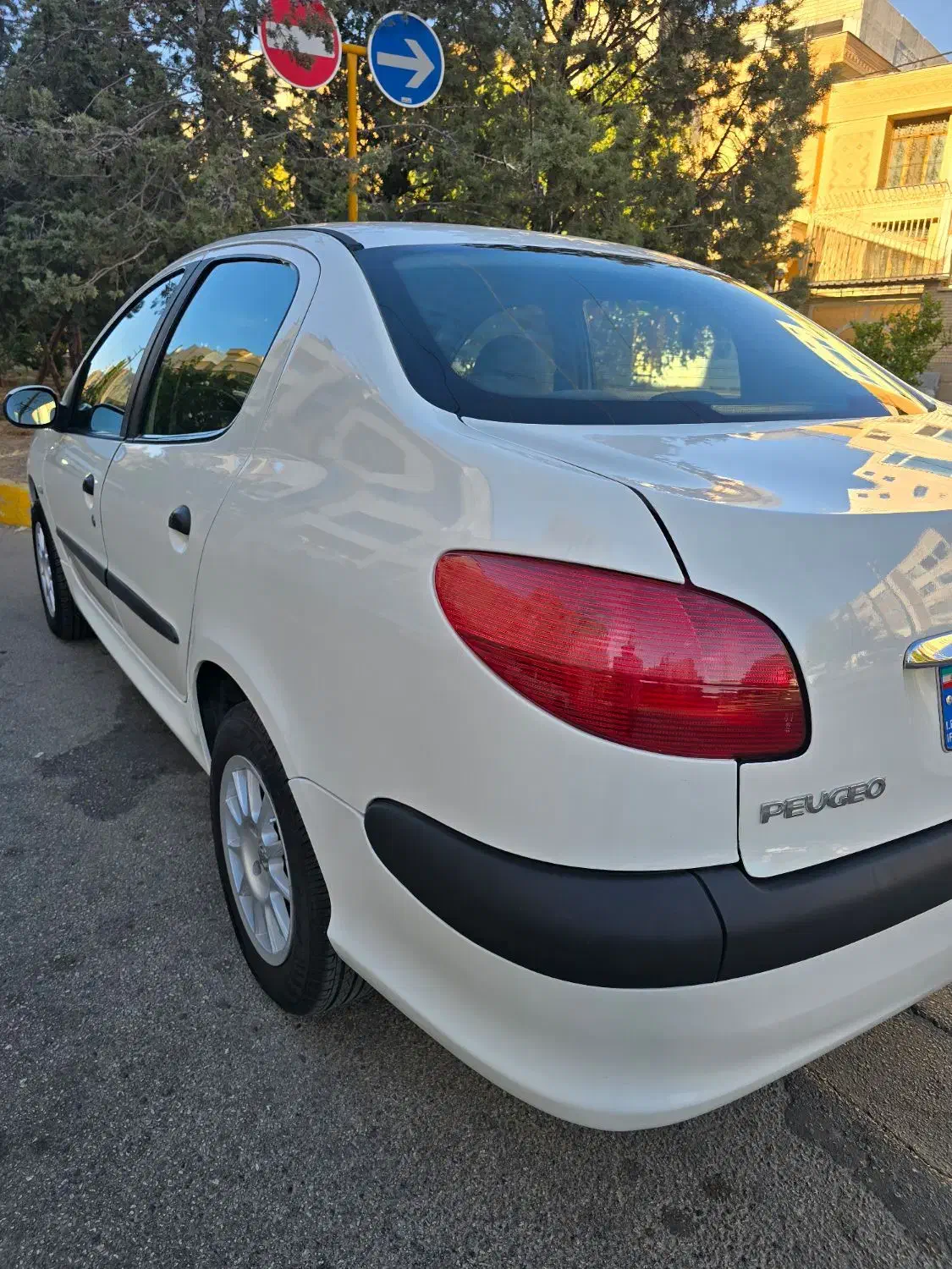 پژو 206 SD V8 ، مدل ۸۸ ، فابریک ، کم کارکرد|خودرو سواری و وانت|شیراز, فرهنگ شهر|دیوار