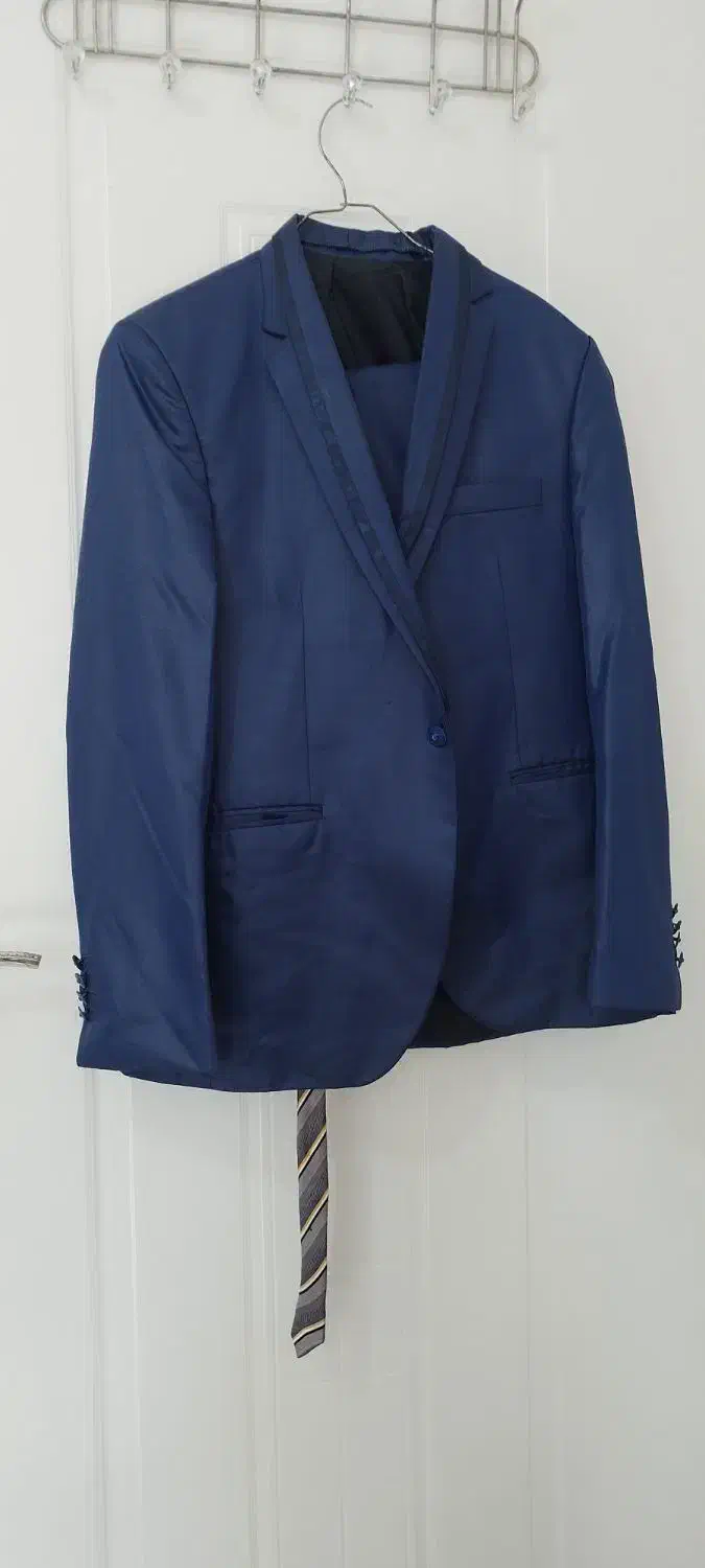 کت و شلوار مردانه|لباس|رشت, یخسازی|دیوار