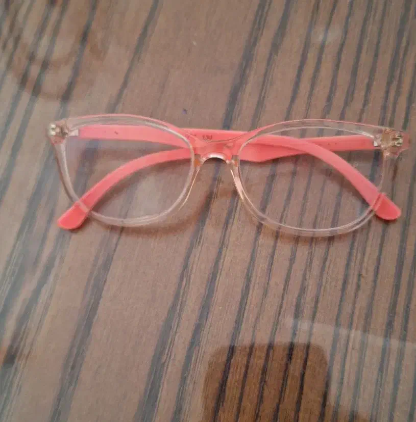 فرم عینک دخترانه مناسب سن ۷تا۱۰سال|زیورآلات و اکسسوری|شاهین‌شهر, پاسداران|دیوار