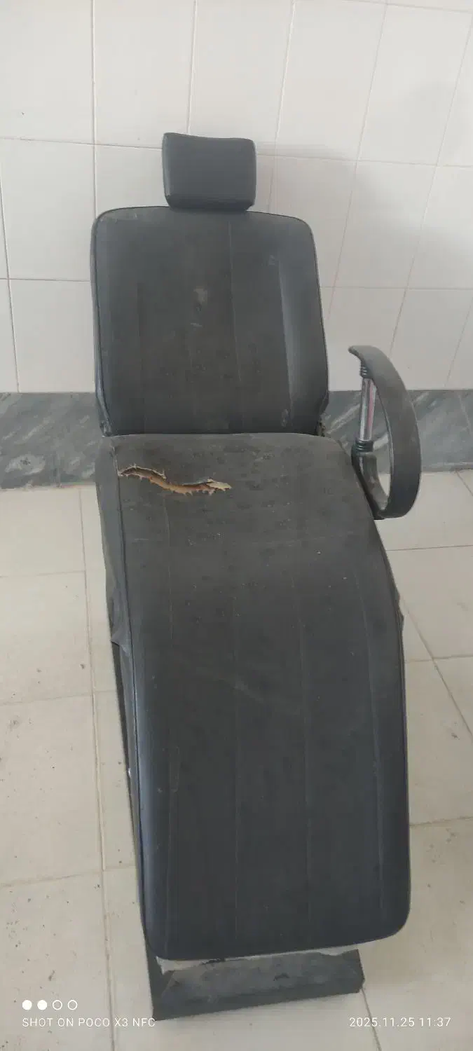 صندلی اصلاح و میکاپ|آرایشگاه و سالن‌های زیبایی|زرقان, |دیوار