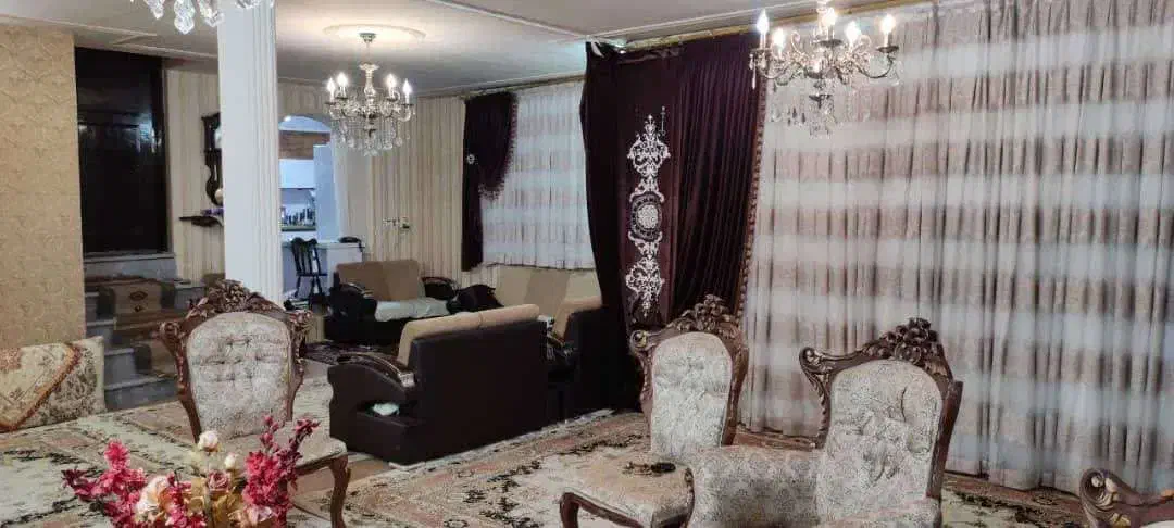 حیاط ویلایی معلم 270 متر بنا دوطبفه 180 متر حیاط|فروش خانه و ویلا|شاهرود, |دیوار