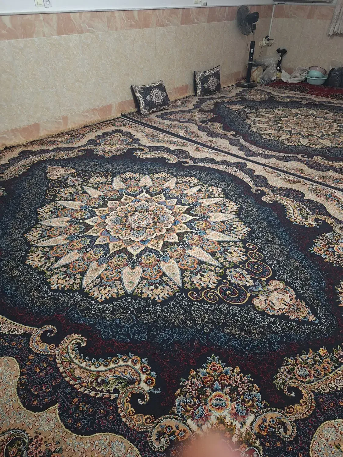 دو تخته فرش ۱۲ متری|فرش|قم, دروازه چوبی|دیوار