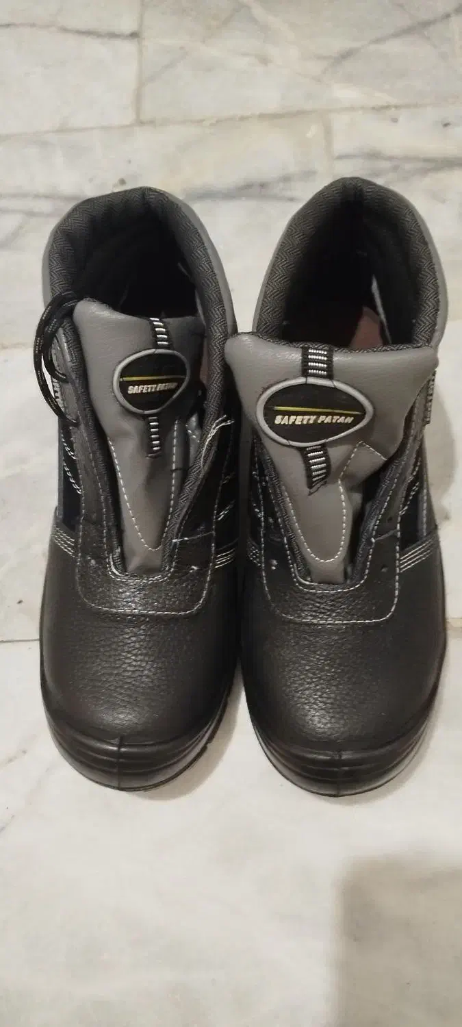 کفش ایمنی|کیف، کفش، کمربند|هشتگرد, هشتگرد قدیم|دیوار