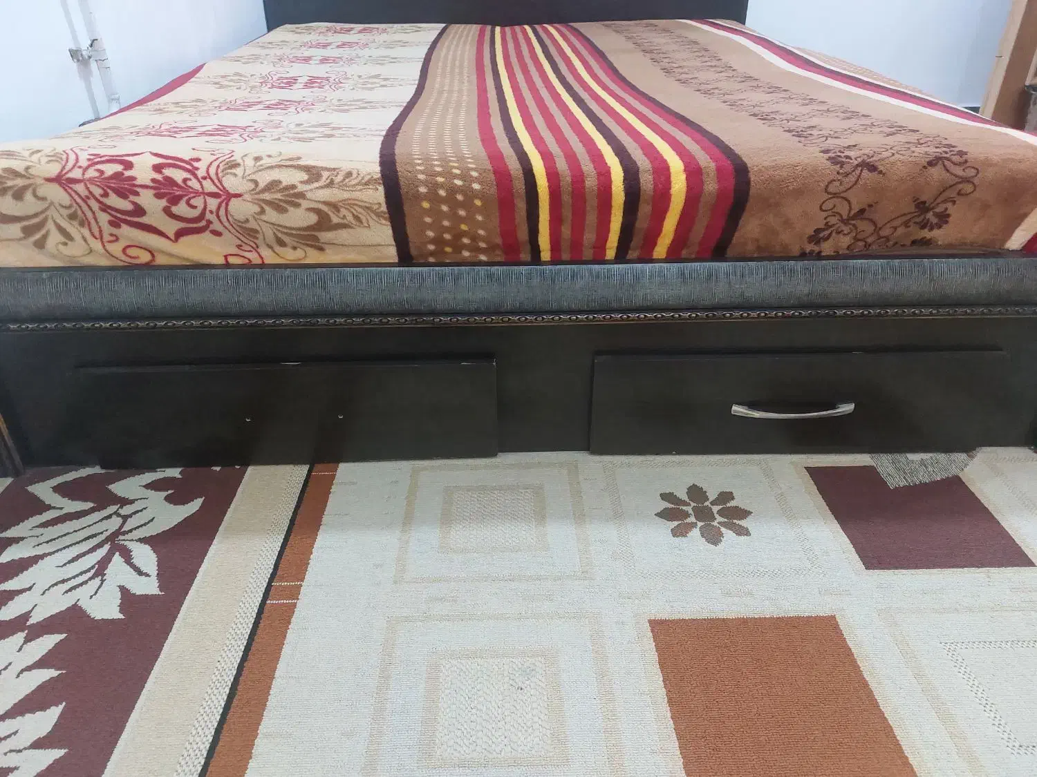 تخت خواب همراه دو عدد پاتختی|مبلمان خانگی و میز عسلی|یاسوج, |دیوار