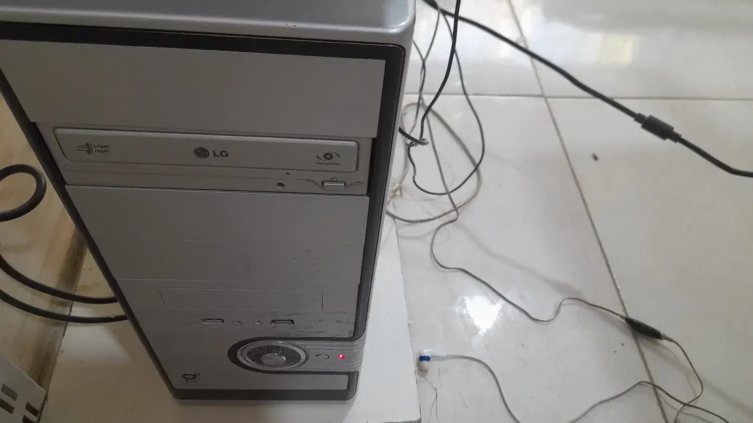 کیس کامپیوتر|رایانه رومیزی|شاهین‌شهر, شهرک گلدیس|دیوار