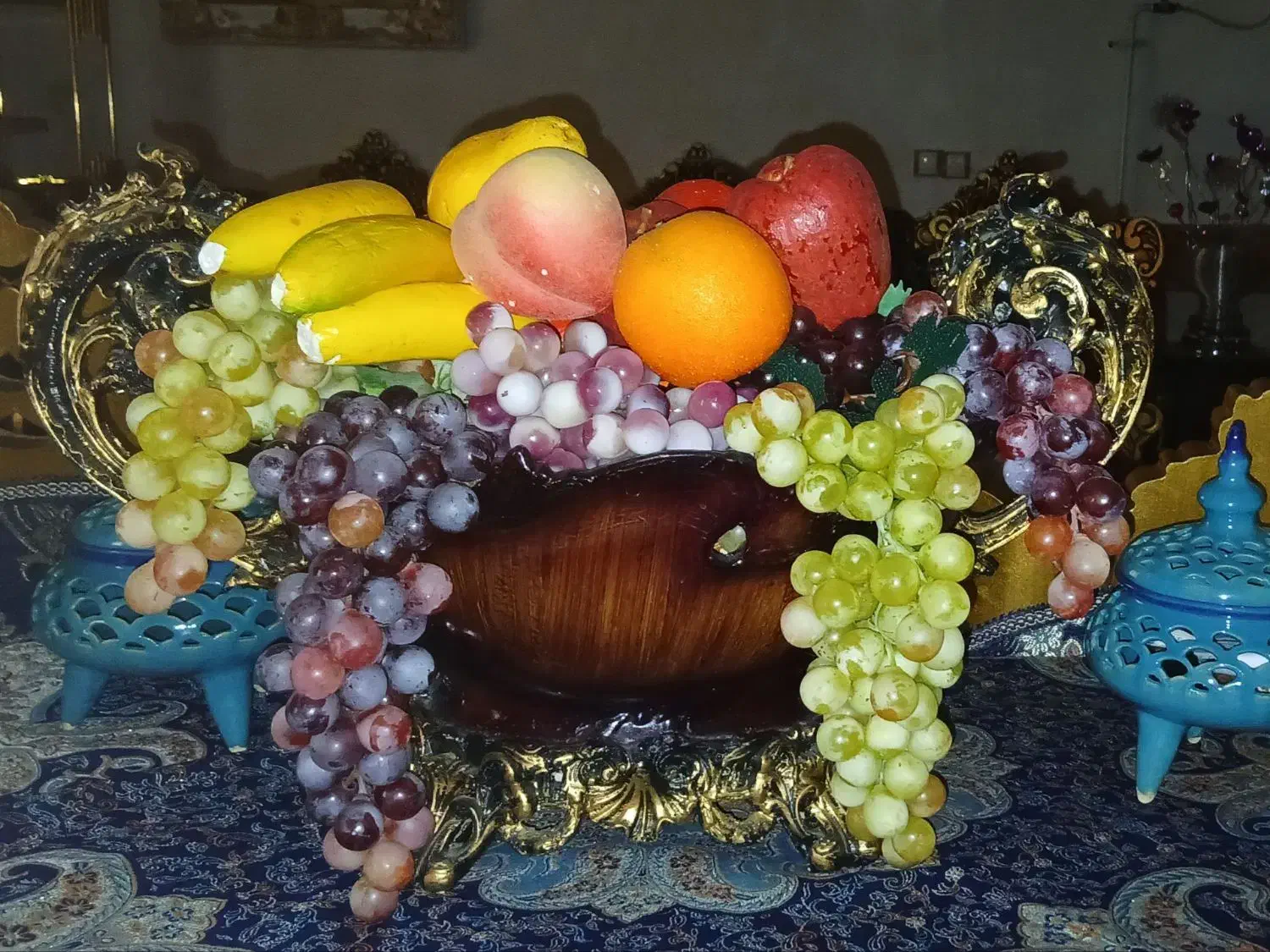 تعدادی لوازم منزل|مبلمان خانگی و میز عسلی|اقبالیه, |دیوار