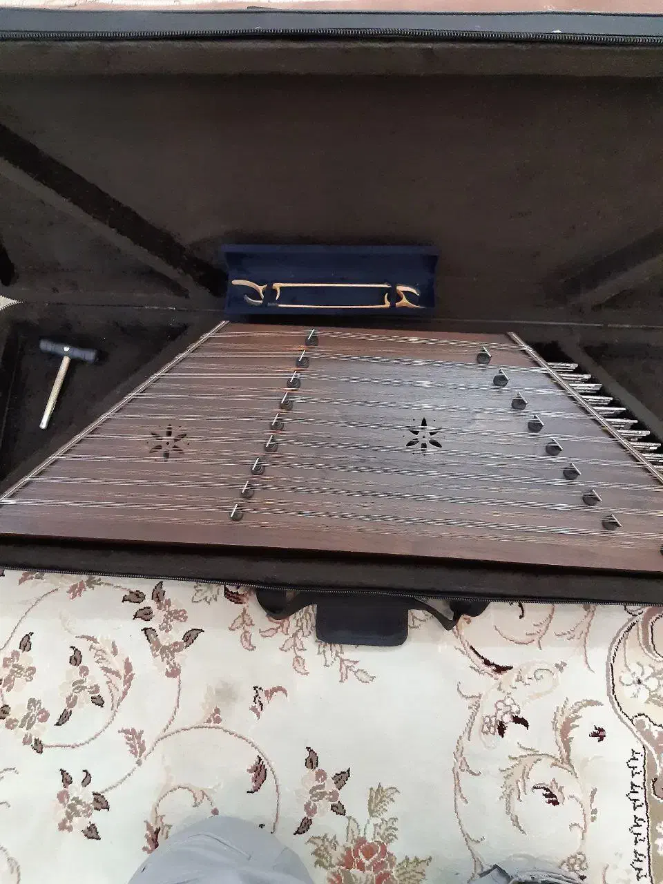 سنتور موسوی تکمهر نو|سازهای سنتی|قم, کلهری|دیوار