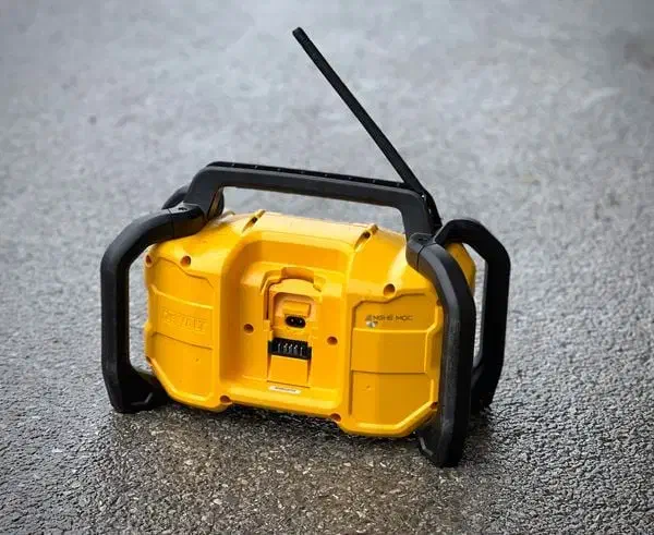 اسپیکر شارژی دیوالت|پخش‌کننده همراه|شیراز, تحویلی|دیوار