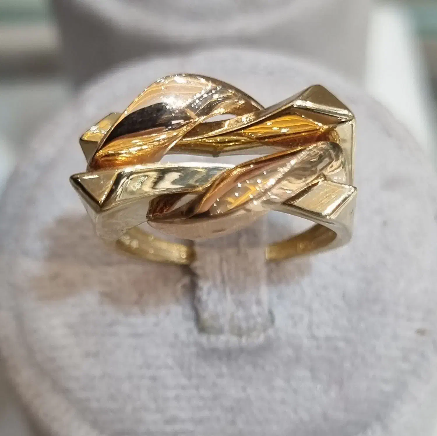 انگشتر|جواهرات|اصفهان, درب کوشک|دیوار