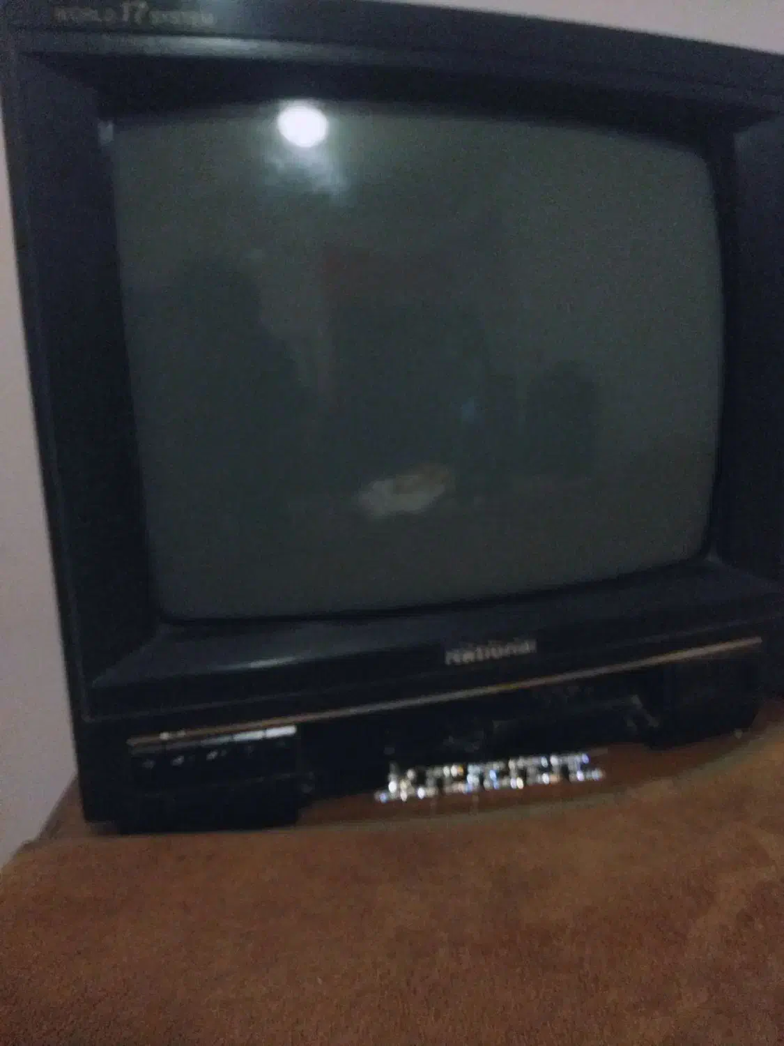 سه دستگاه تلویزیون قدیمی،عتیقه نوستالوژیک|کلکسیون اشیاء عتیقه|آباده, |دیوار