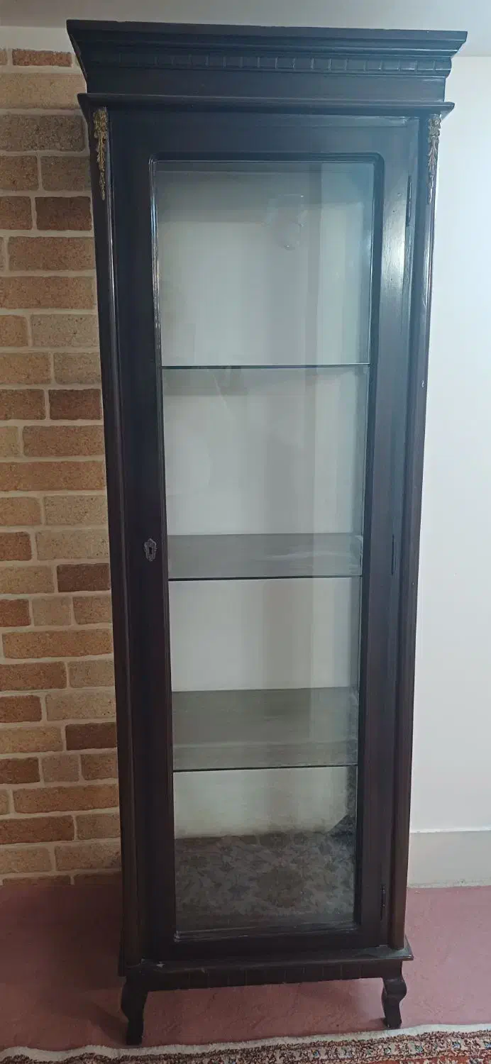 یک عدد بوفه چوبی محکم در حد|بوفه، ویترین، کنسول|تربتحیدریه, بوستان باغ ملی|دیوار