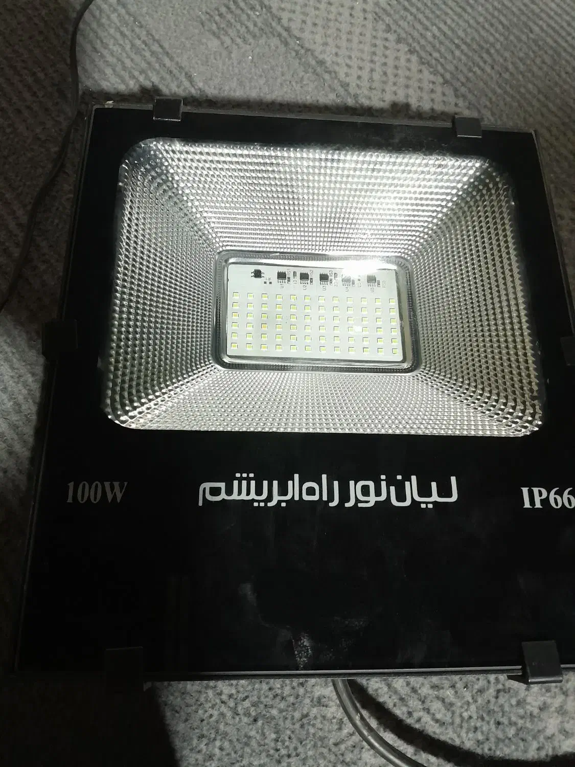 ۲ عدد پرژکتور|لامپ و چراغ|قم, علی آباد سعدگان|دیوار