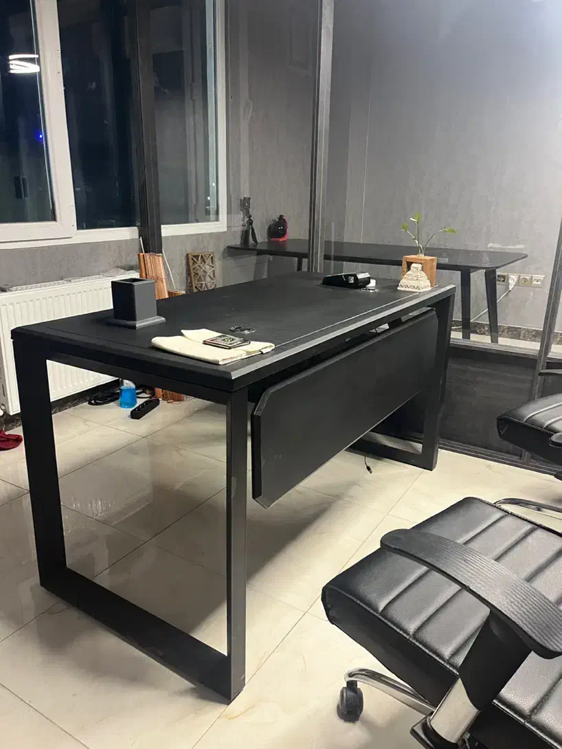 میز مدیریت از برند جوان|مبلمان اداری|پرند, فاز ۰|دیوار