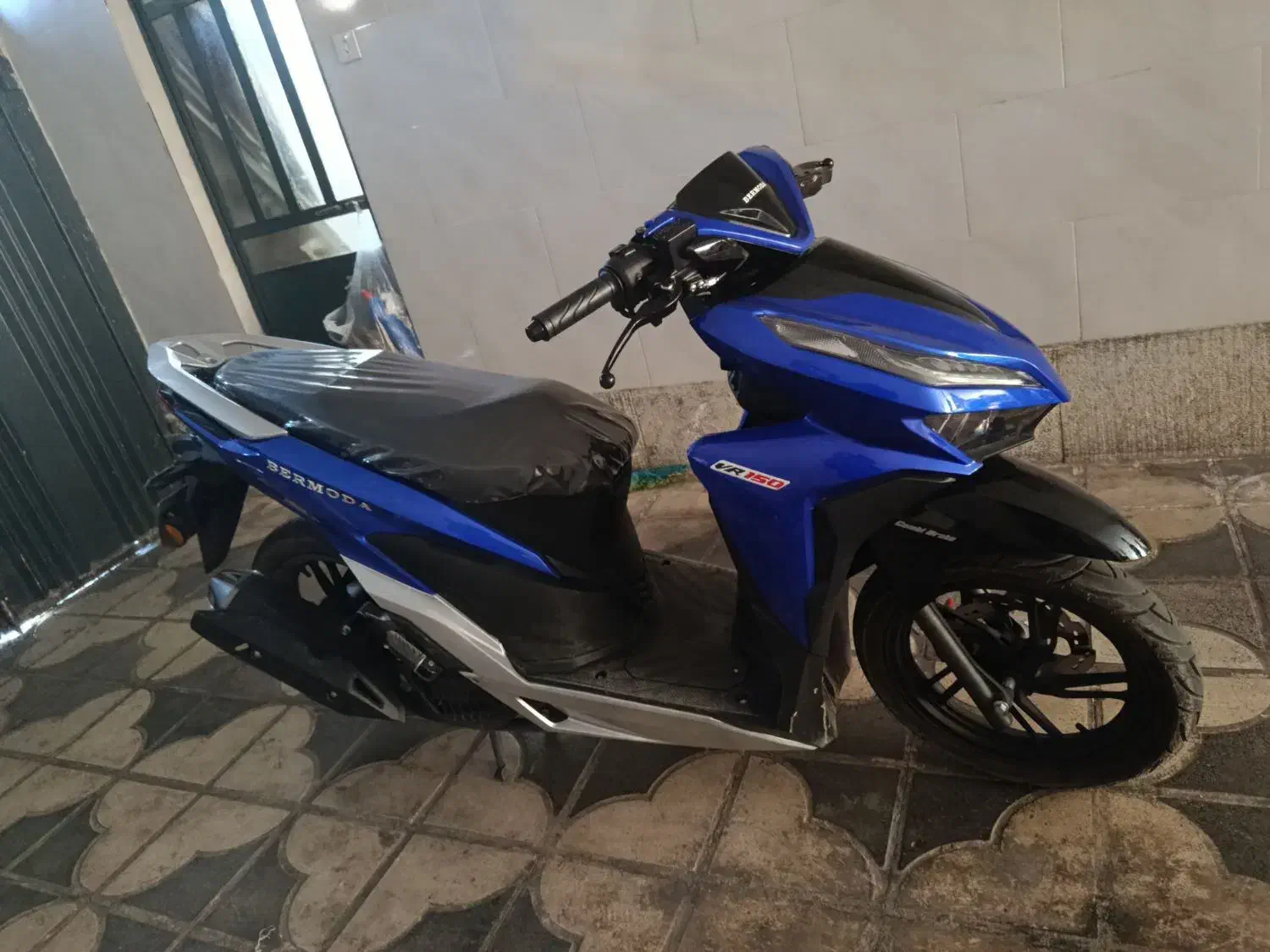 موتور برمودا آبی کاربنی خوشرنگ|موتورسیکلت|شیراز, شهرک نیروی انتظامی|دیوار