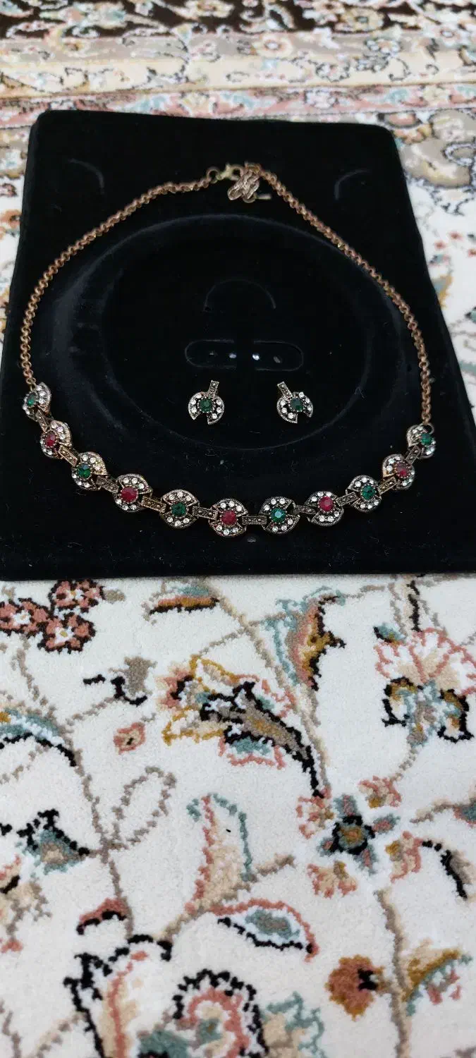 ست گردنبند وگوشواره نگین دار|بدلیجات|قم, نوقطار|دیوار