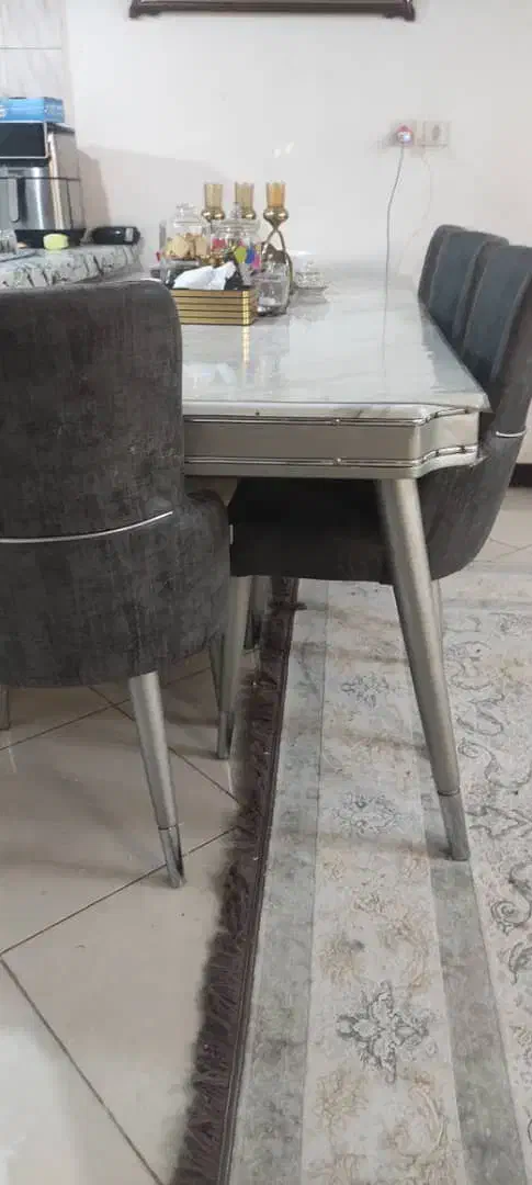 میز ناهار خوری|میز و صندلی غذاخوری|اصفهان, باغ دریاچه|دیوار