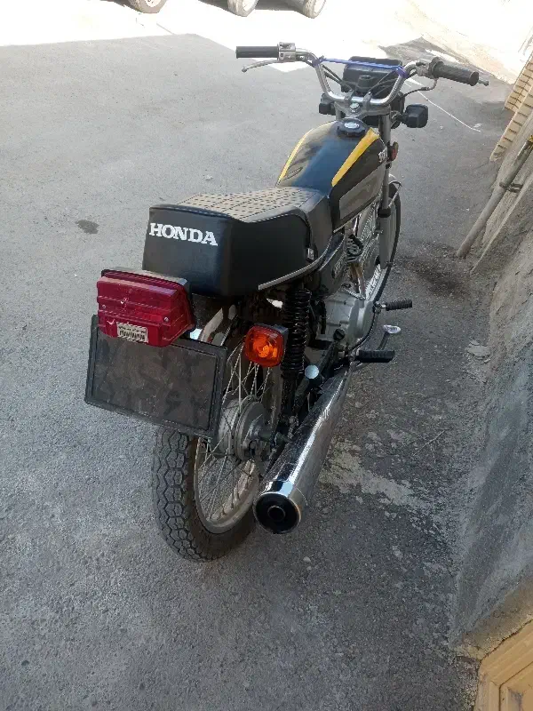 لاستیک هاش نو اگزوزش تو صندلی اش نو|موتورسیکلت|پارس‌آباد, |دیوار