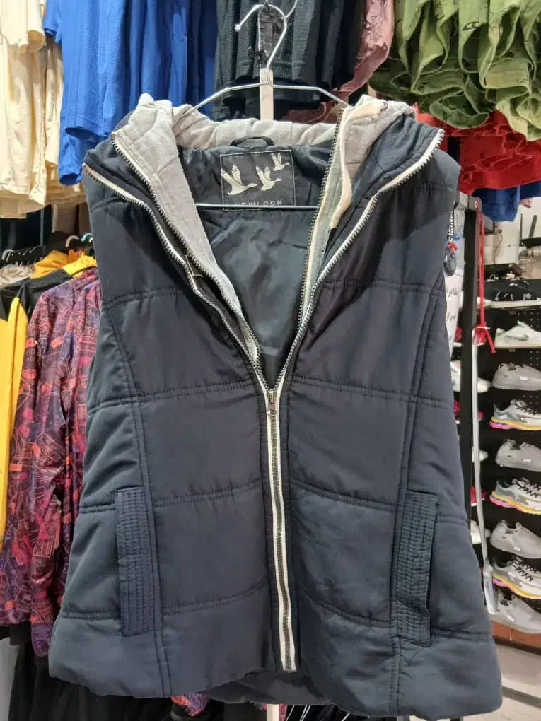 پافر خارجی، استوک و تاناکورا|لباس|شیراز, جانبازان|دیوار