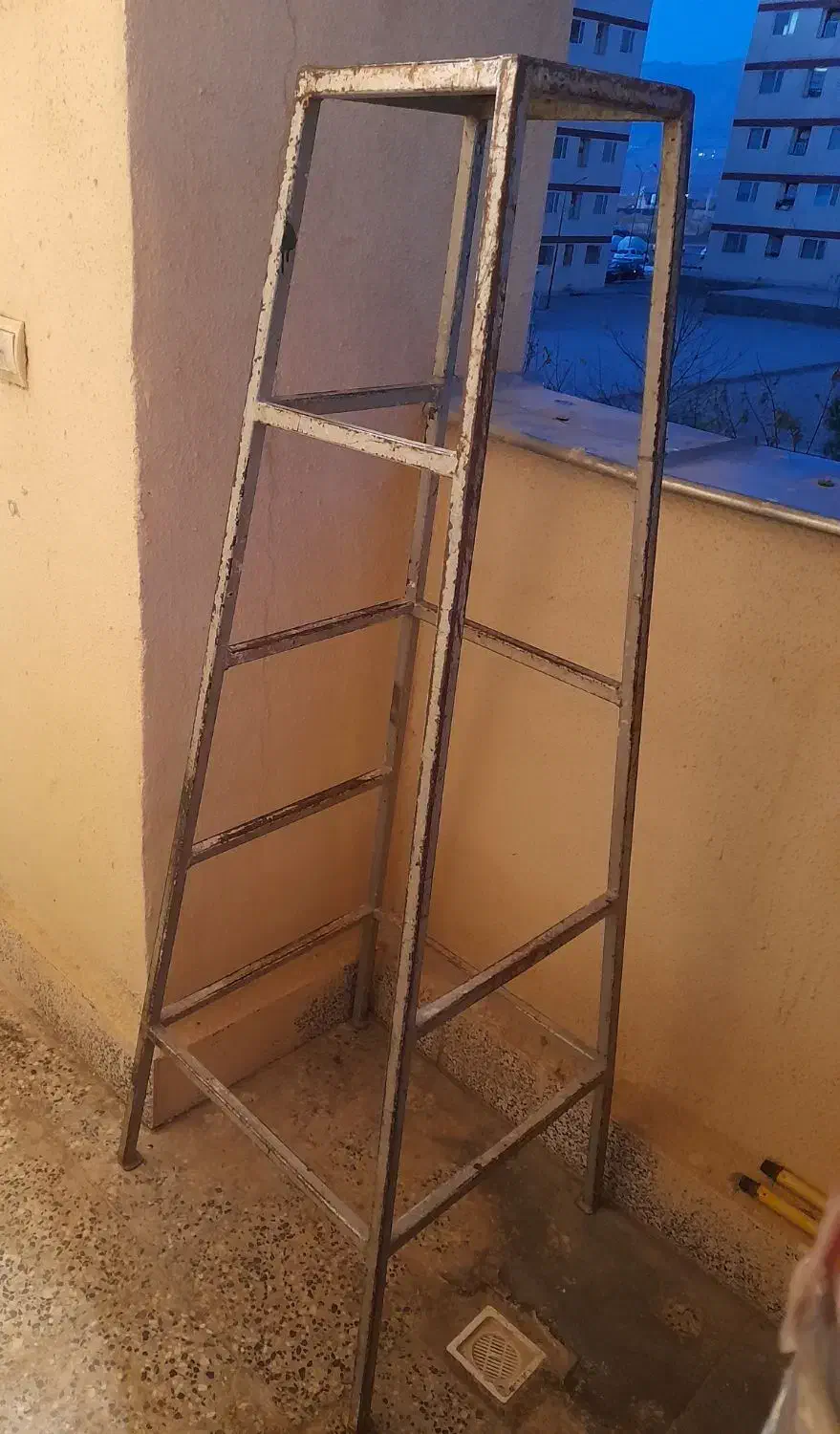 چهارپایه|صندلی و نیمکت|صدرا-فارس, فاز ۱|دیوار