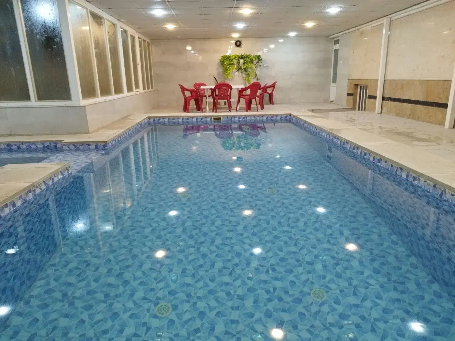 اجاره باغ استخر آبگرم و تولد|اجارهٔ کوتاه‌مدت ویلا و باغ|شیراز, گویم|دیوار