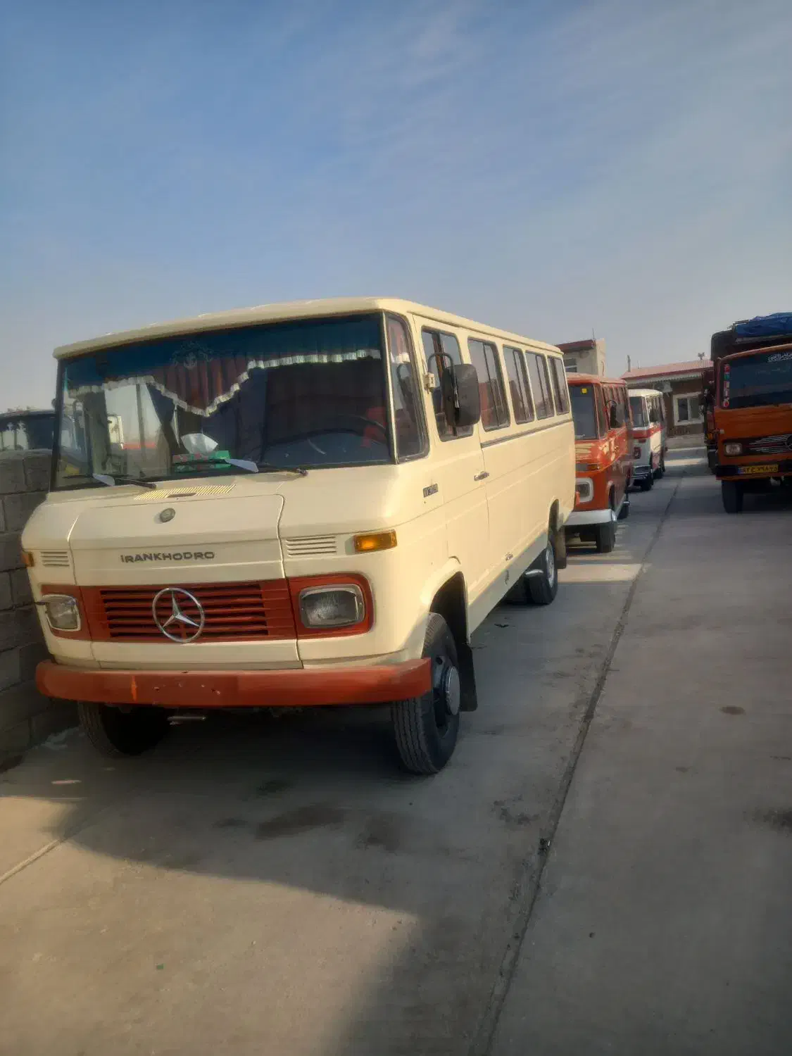 انواع مینی بوس بنز واویکو و خاور|خودرو سنگین|خسروشاه, |دیوار