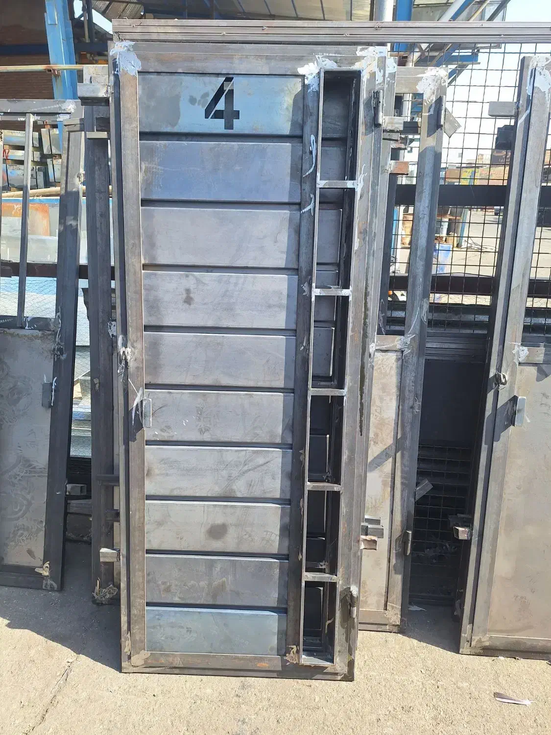 کارگر|استخدام صنعتی، فنی، مهندسی|ری, بازار آهن|دیوار