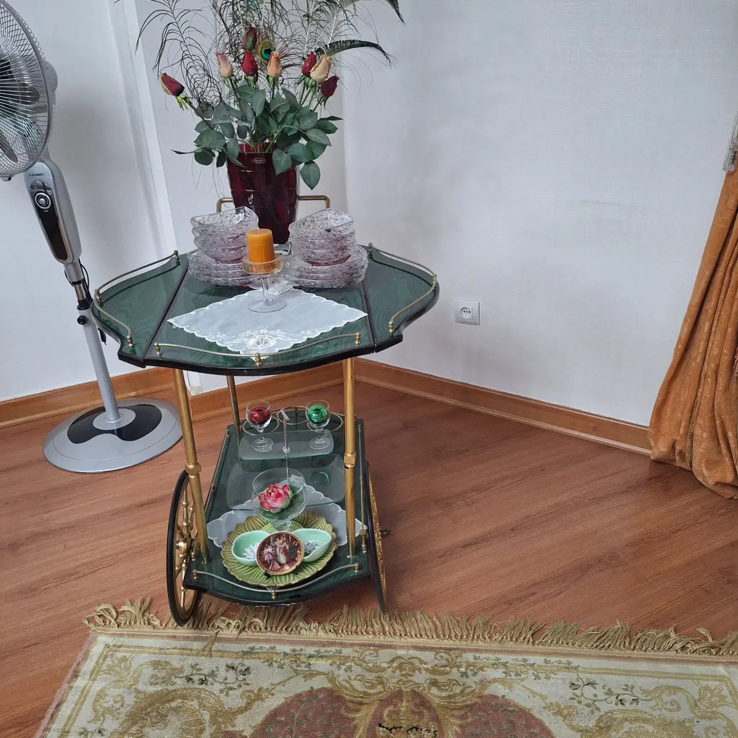 میز بار دوطبقه چرخدار یشمی|مبلمان خانگی و میز عسلی|کرج, فاز ۱ مهرشهر|دیوار