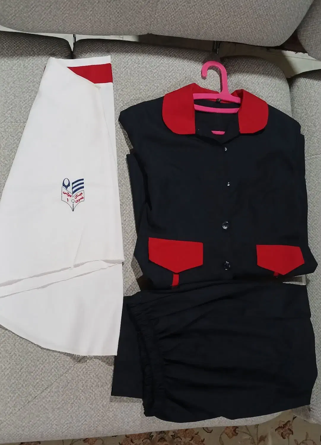 لباس فرم مدرسه  دخترانه|لباس|رشت, استقامت ۱|دیوار