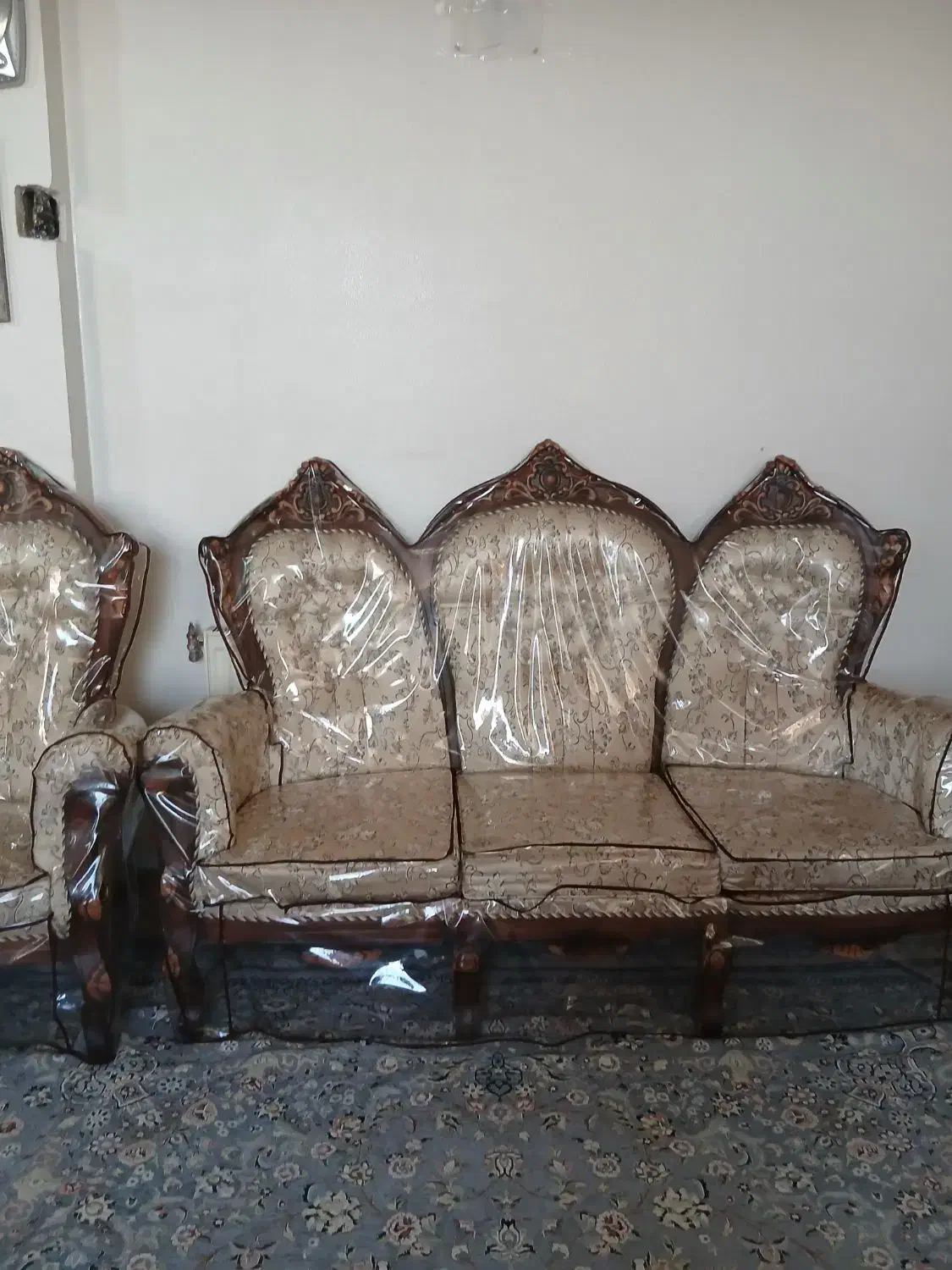 مبل سلطنتی ۹نفره|مبلمان خانگی و میز عسلی|شاهین‌شهر, خبرنگار|دیوار