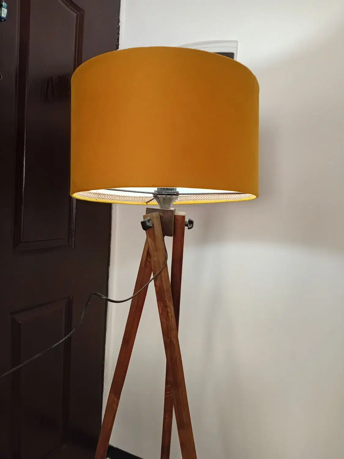 آواژور|چراغ خواب و آباژور|رشت, کوی مهر|دیوار