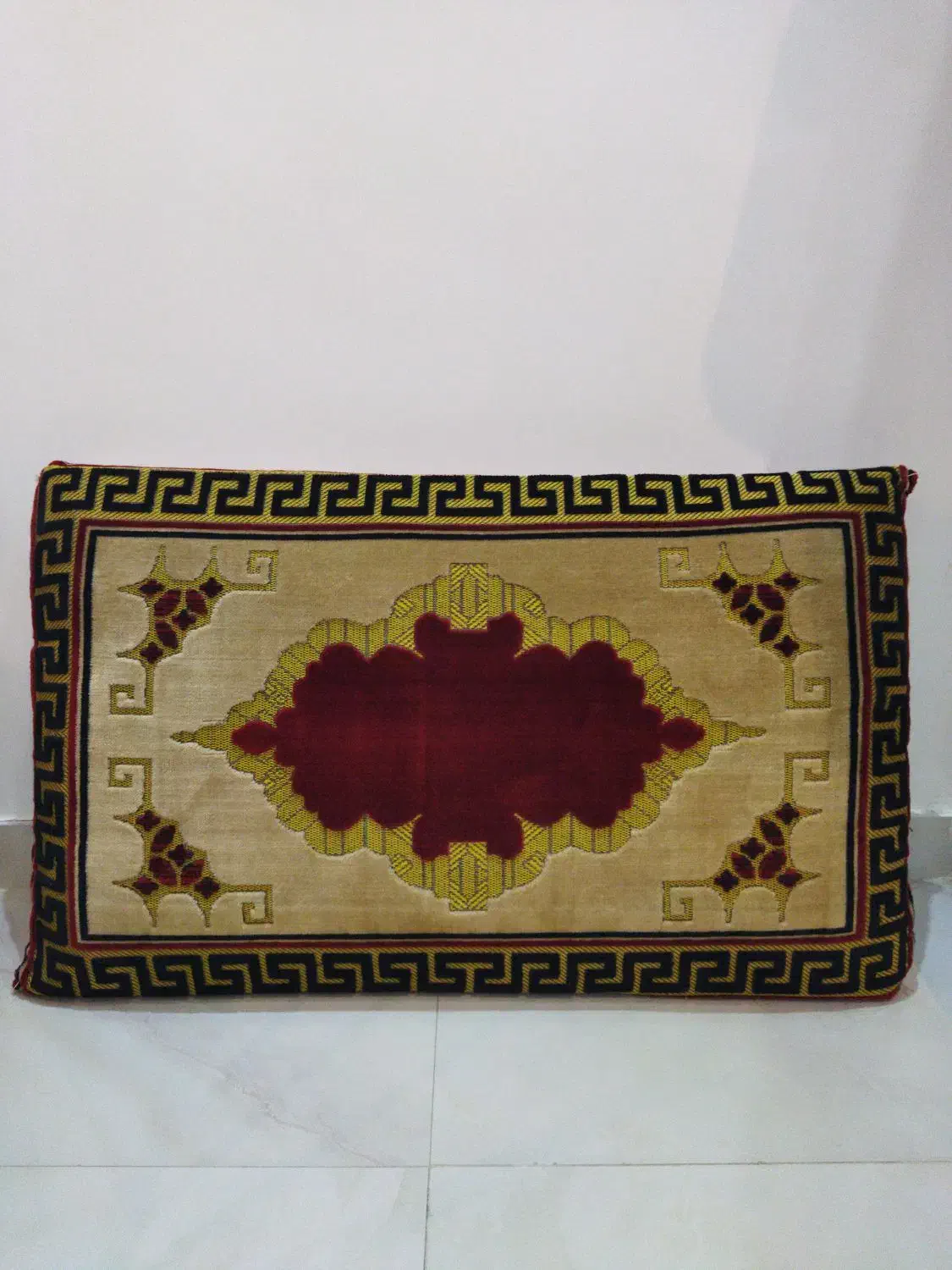 یک جفت پشتی دیواری|پشتی|خمام, |دیوار