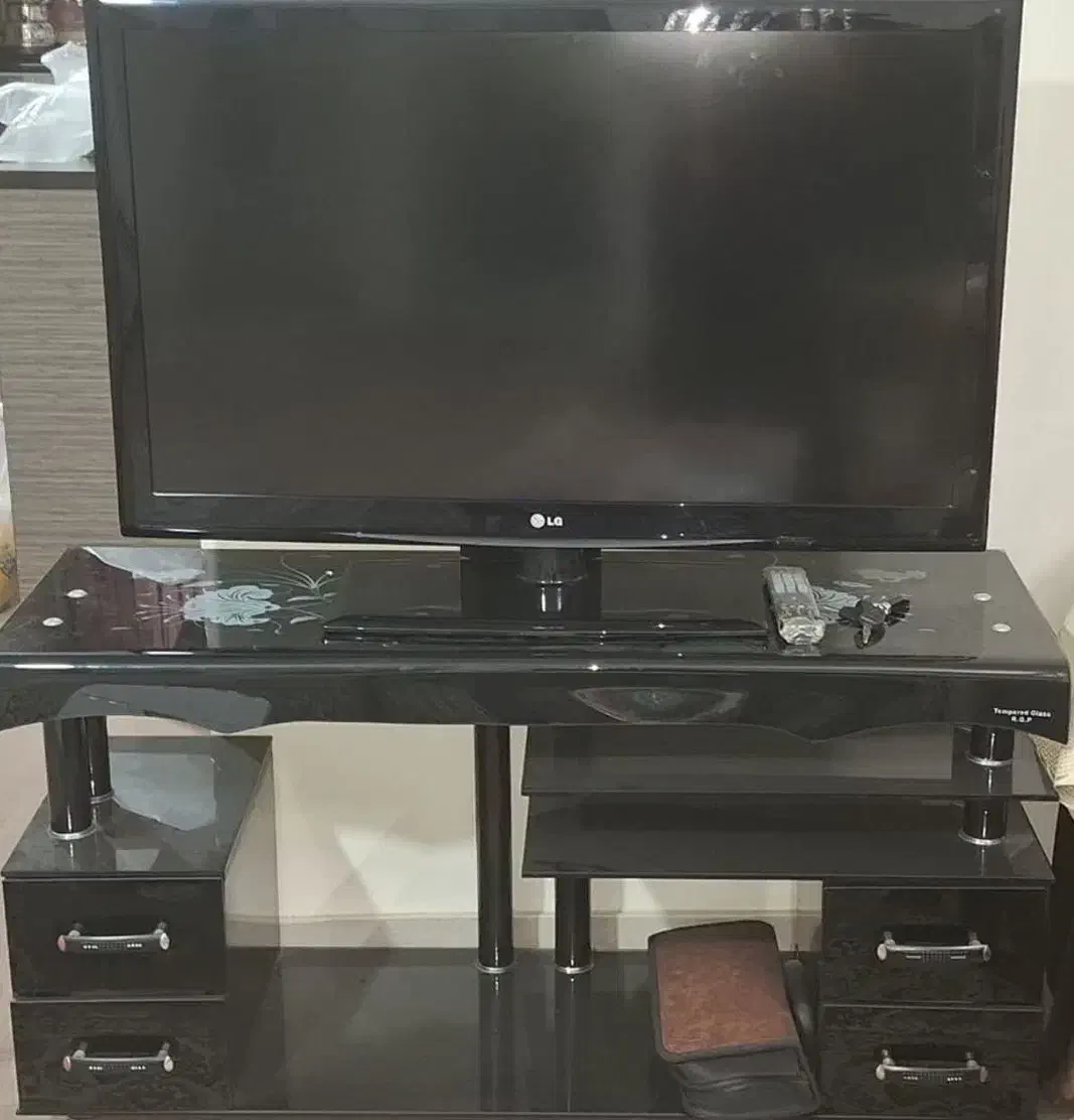 تلویزیون ، میز تلویزیون|تلویزیون و پروژکتور|اسلام‌شهر, شهرک سعیدیه|دیوار