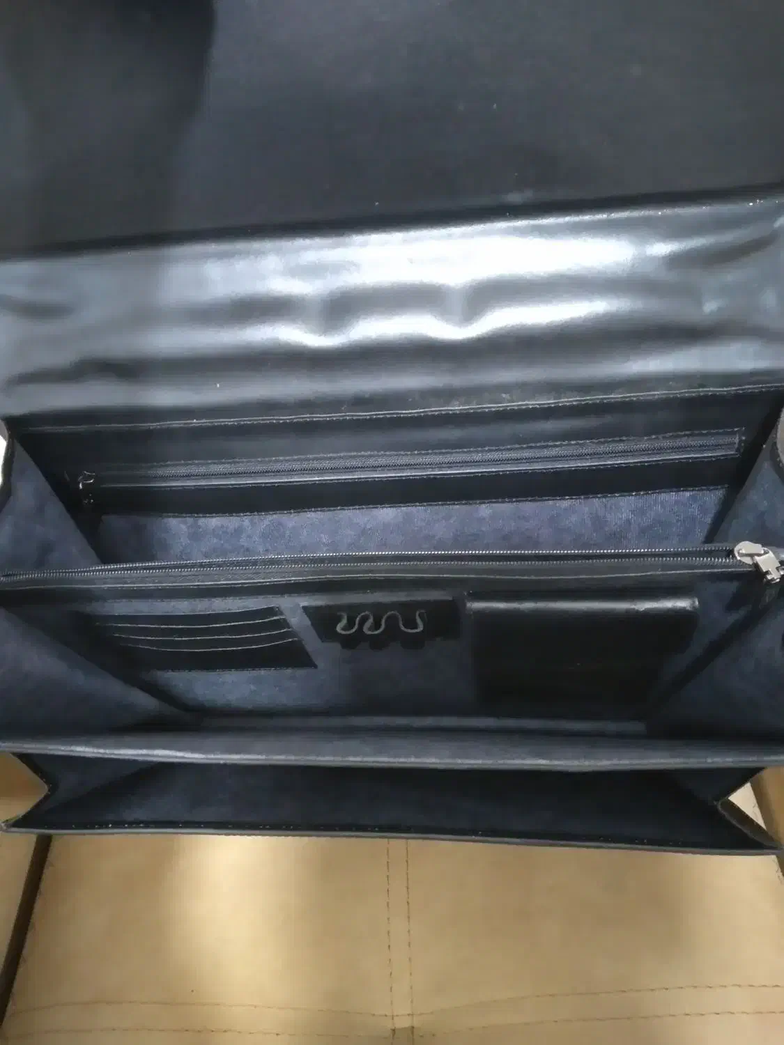 کیف اداری دانشجویی|کیف، کفش، کمربند|رشت, یخسازی|دیوار