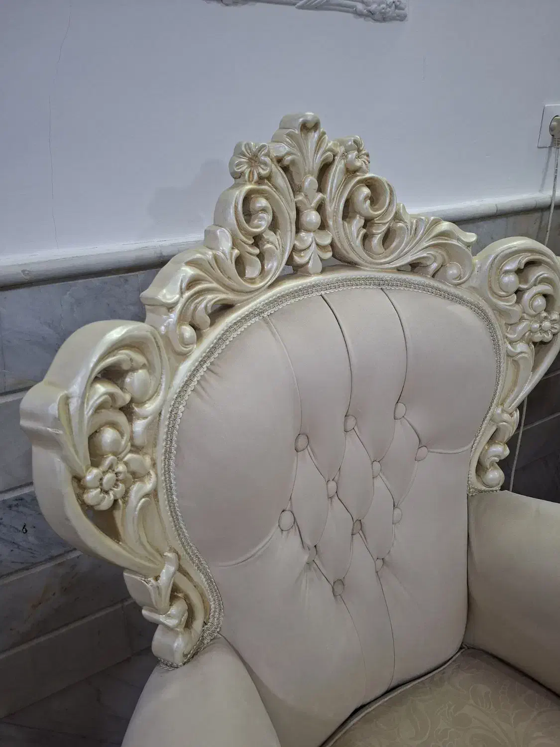 مبل سلطنتی ۷ نفره|مبلمان خانگی و میز عسلی|قم, زنبیل آباد|دیوار