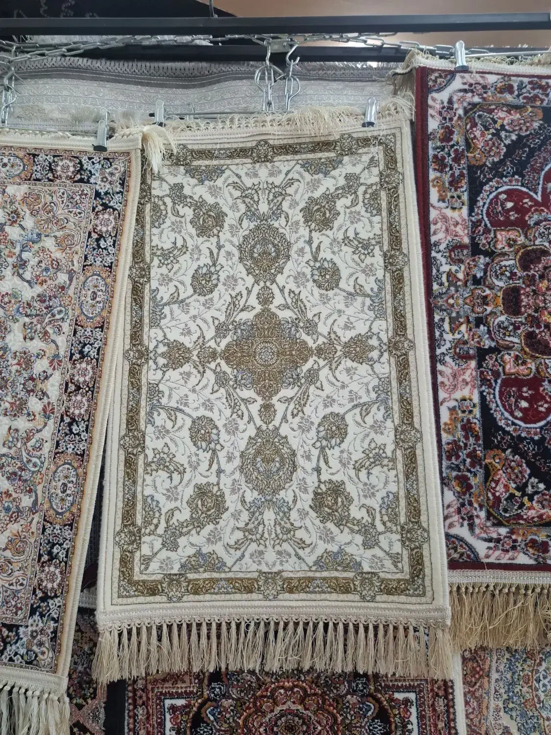 پادری فرش بافت ۷۰۰ و ۱۲۰۰ شانه|پادری|بهبهان, |دیوار