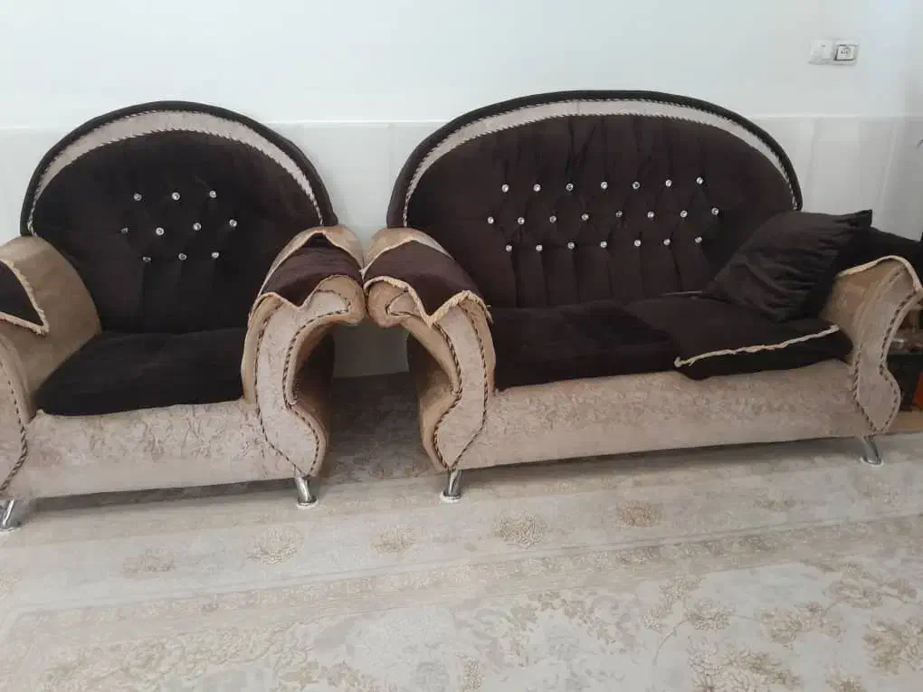 مبل ۷ نفره روکش مخمل و میز تلوزیون|مبلمان خانگی و میز عسلی|شیراز, ریاستی|دیوار