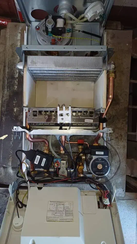 تعمیر پکیج وآبگرمکن وبخاری و لوله کشی وکاشیکاری|خدمات پیشه و مهارت|سهند, |دیوار